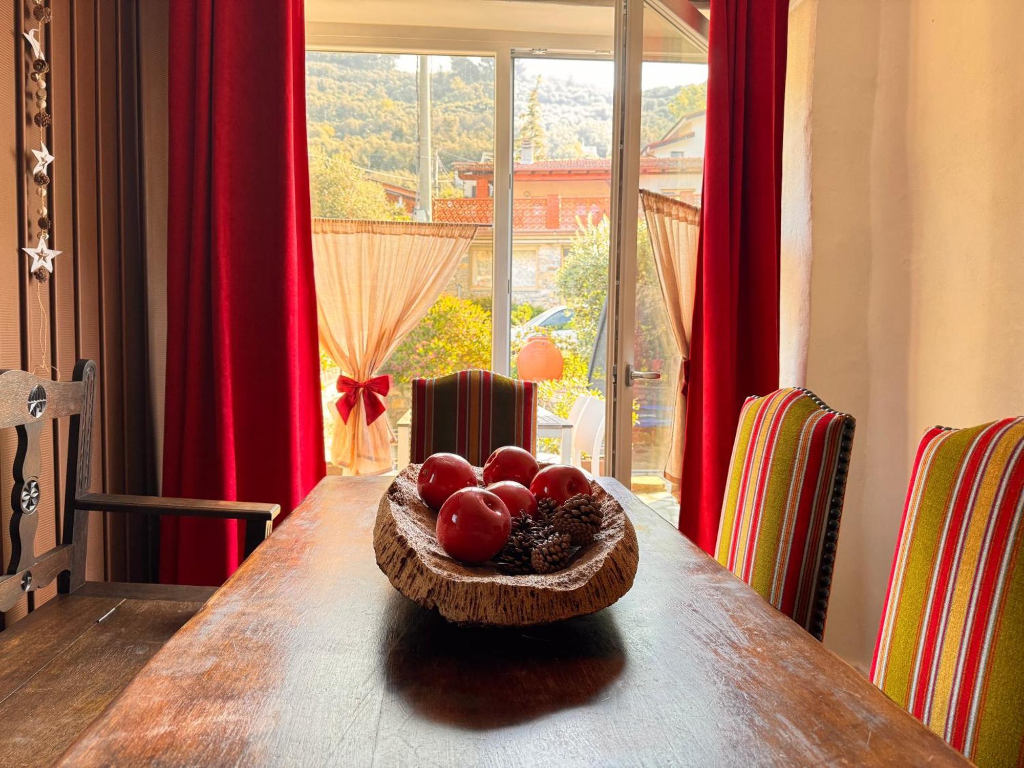 Villa Casa Bisou Italia Wifi Et Parking Free Privato Diano San Pietro Exterior foto
